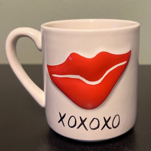 Threshold 3-D Red Lips XOXOXO Stoneware  Mug ~ Valentines Day ~  Kisses and Hugs - Picture 1 of 6